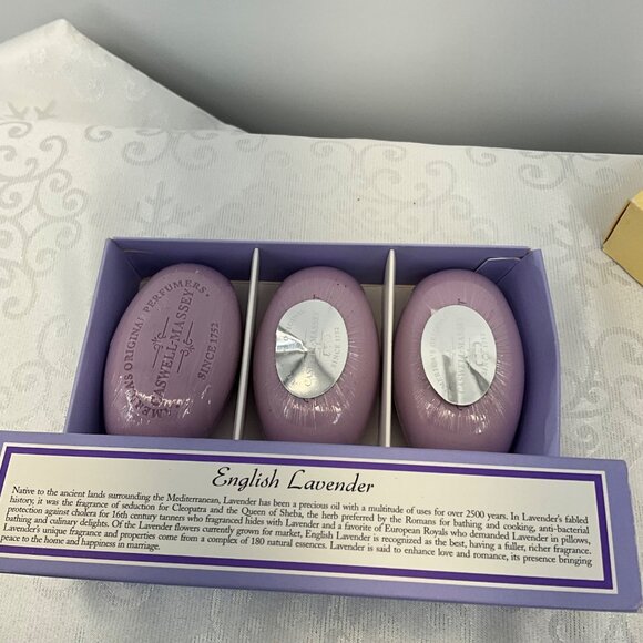 Caswell-Massey Classics English Lavender Floral Soap Set - Picture 3 of 3